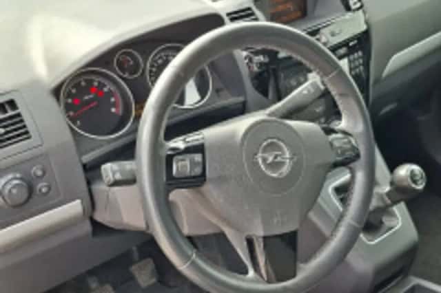 Opel Zafira (2013) thumbnail 3