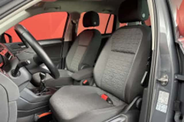 Volkswagen Tiguan (2021) thumbnail 4