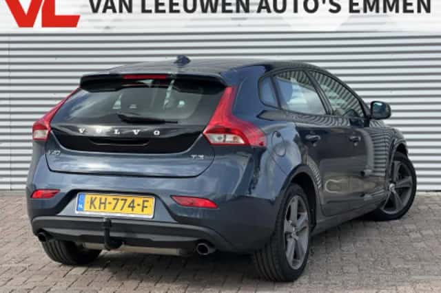 Volvo V40 (2016) thumbnail 2