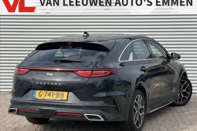Kia ProCeed (2019) thumbnail 2