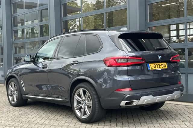 BMW X5 (2019) thumbnail 2