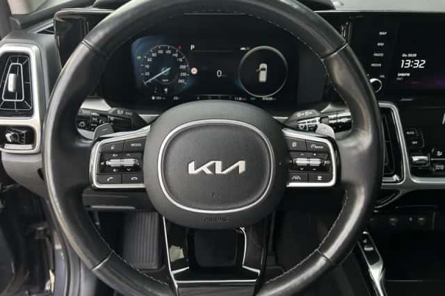 Kia Sorento (2023) thumbnail 5