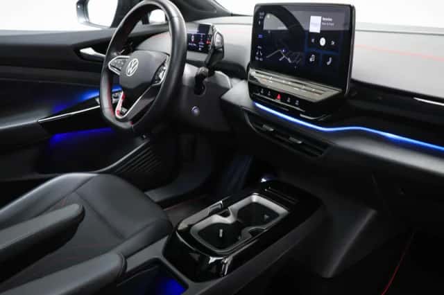 Volkswagen ID.4 (2023) thumbnail 3