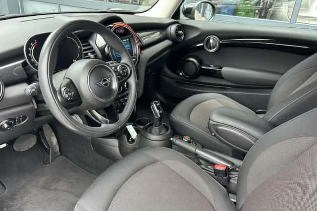 MINI Cooper (2020) thumbnail 3