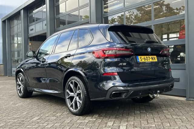 BMW X5 (2022) thumbnail 2
