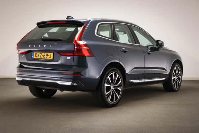 Volvo XC60 (2022) thumbnail 2