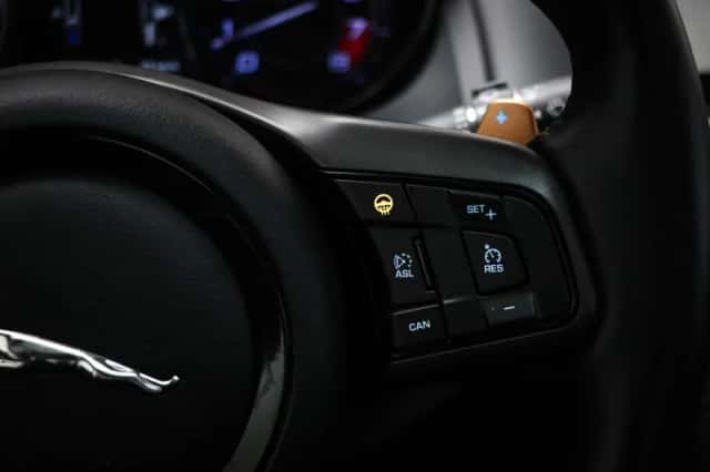 Jaguar F-Type (2015) thumbnail 6