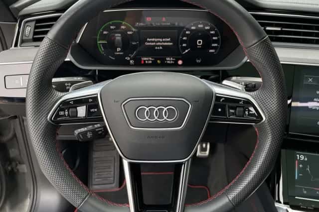 Audi Q8 e-tron (2023) thumbnail 5