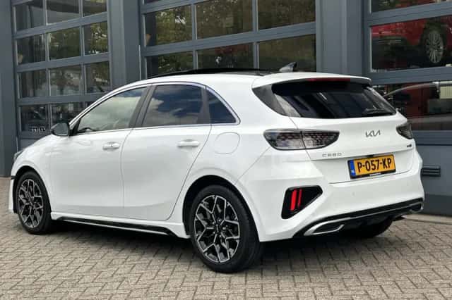 Kia Ceed (2022) thumbnail 2