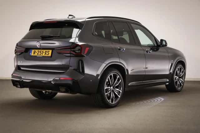 BMW X3 (2022) thumbnail 2