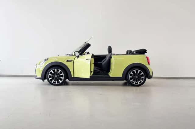 MINI Cabrio (2022) thumbnail 4