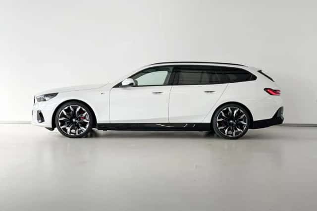 BMW i5 (2025) thumbnail 3