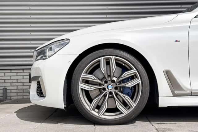 BMW 7-Serie (2017) thumbnail 3