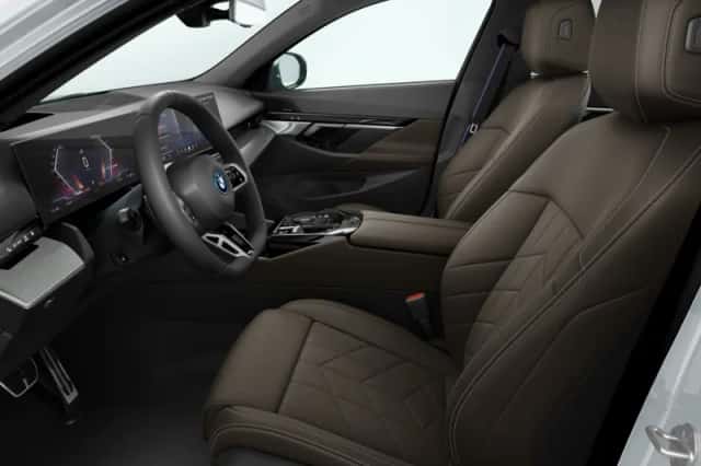 BMW i5 (2026) thumbnail 4