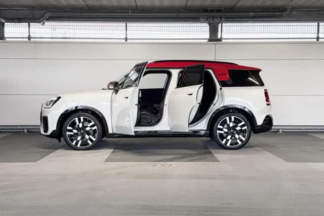 MINI Countryman (2024) thumbnail 3