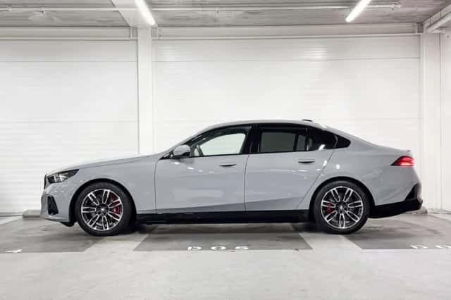 BMW i5 (2026) thumbnail 2