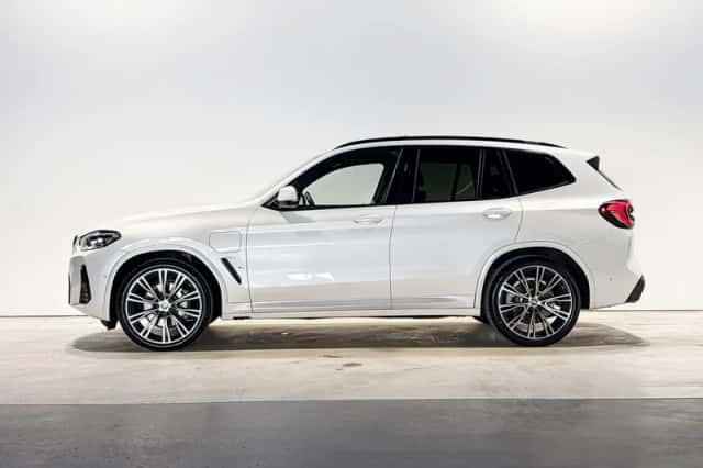 BMW X3 (2022) thumbnail 2