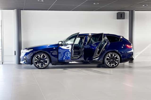 BMW i5 (2025) thumbnail 3