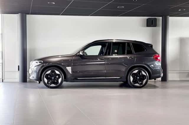 BMW iX3 (2021) thumbnail 2