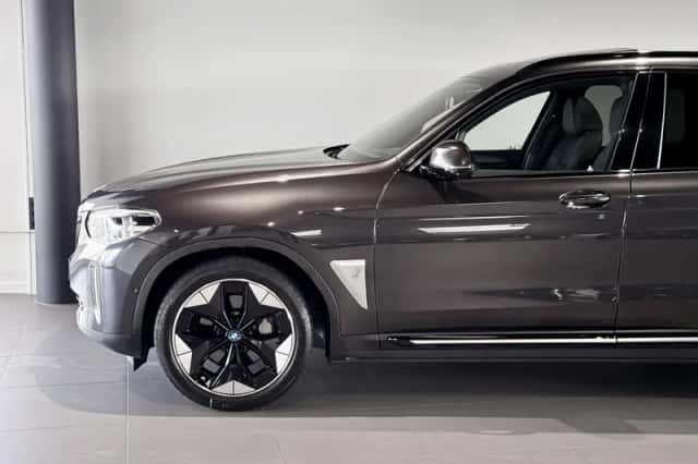 BMW iX3 (2021) thumbnail 4