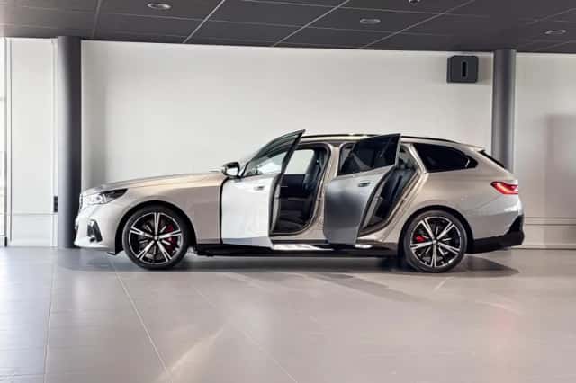 BMW i5 (2026) thumbnail 3