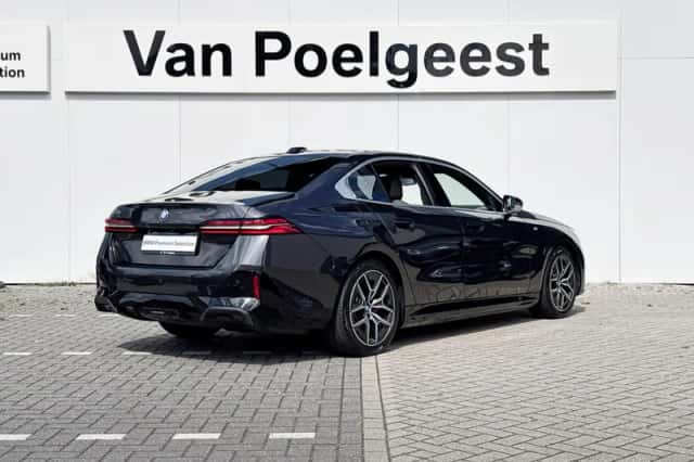 BMW i5 (2024) thumbnail 4