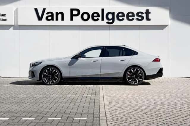 BMW i5 (2026) thumbnail 2