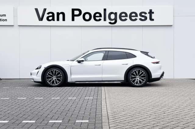 Porsche Taycan Cross Turismo (2022) thumbnail 2