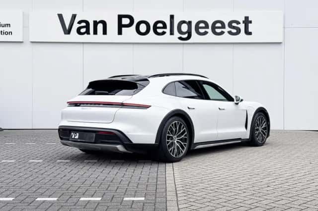 Porsche Taycan Cross Turismo (2022) thumbnail 4