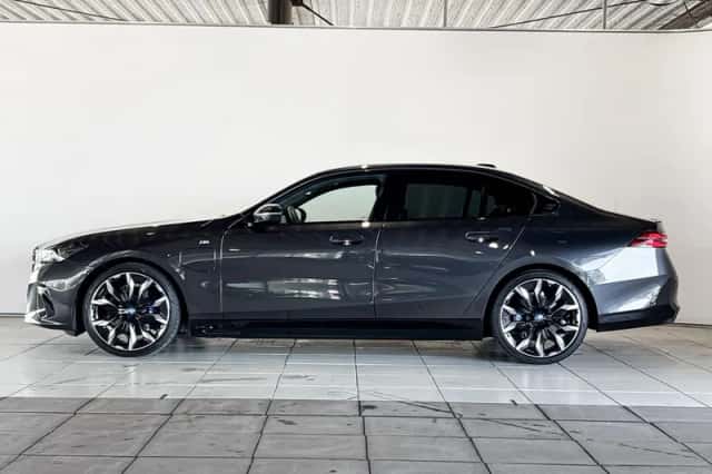 BMW 5-Serie (2024) thumbnail 2