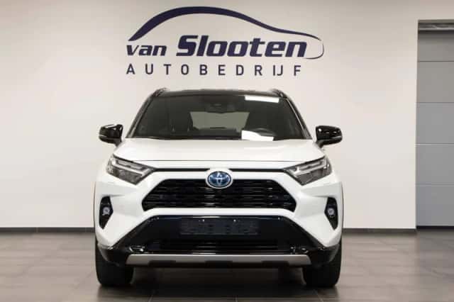 Toyota RAV4 (2024) thumbnail 3