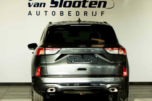 Ford Kuga (2023) thumbnail 5