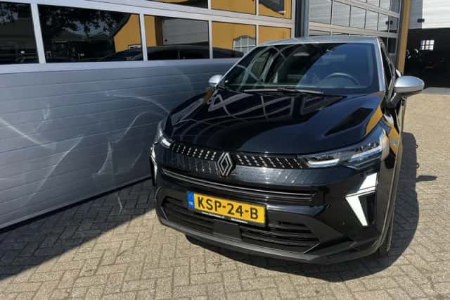 Renault Captur (2025) thumbnail 2