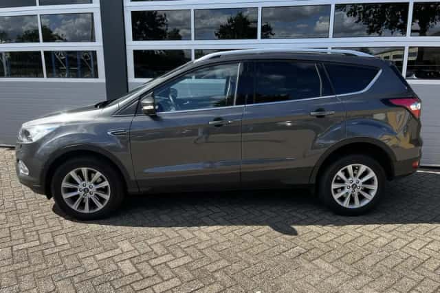 Ford Kuga (2019) thumbnail 3