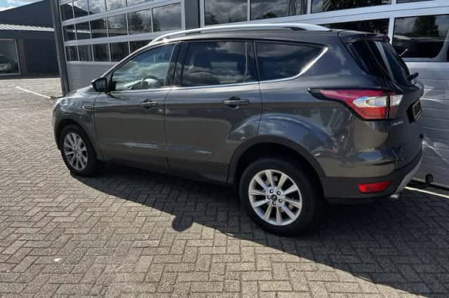 Ford Kuga (2019) thumbnail 4