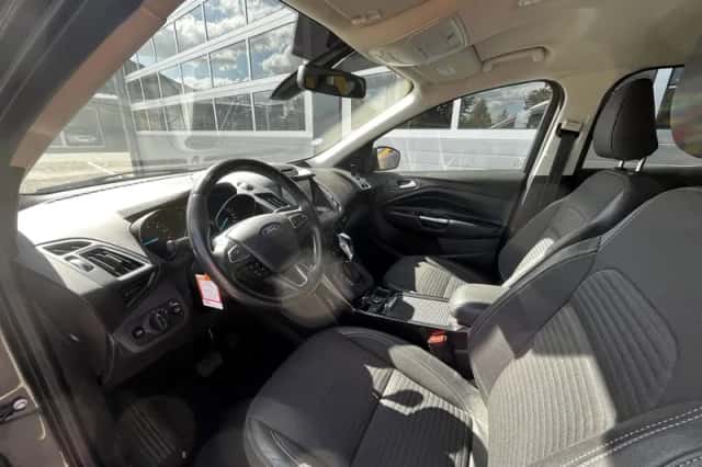 Ford Kuga (2019) thumbnail 6
