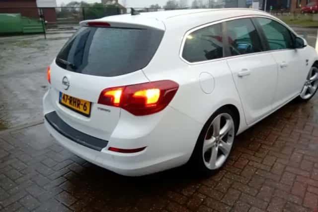 Opel Astra (2011) thumbnail 4