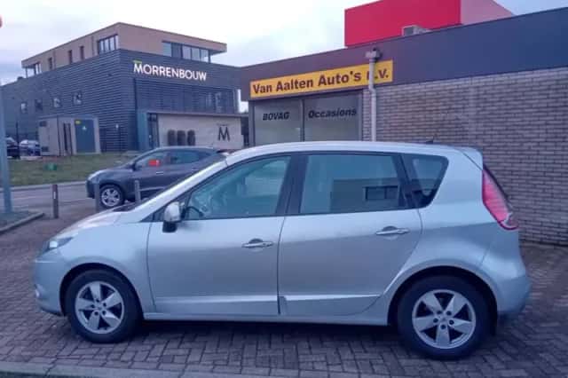 Renault Scénic (2010) thumbnail 1