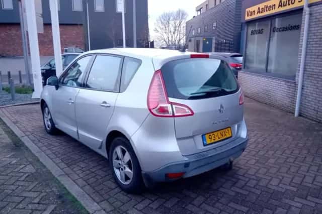Renault Scénic (2010) thumbnail 2