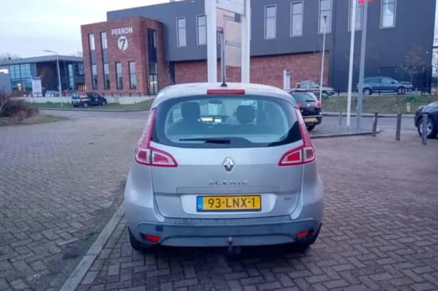 Renault Scénic (2010) thumbnail 3