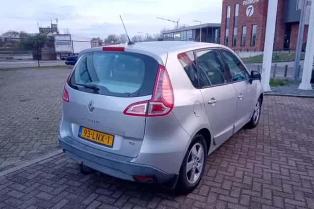 Renault Scénic (2010) thumbnail 4