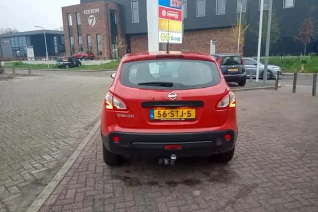 Nissan Qashqai (2011) thumbnail 3