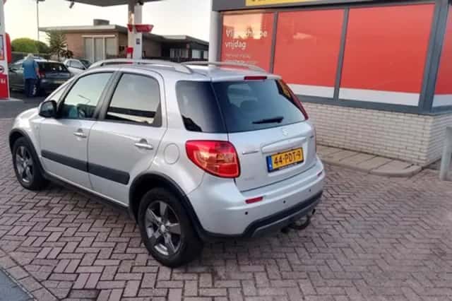 Suzuki SX4 (2011) thumbnail 2