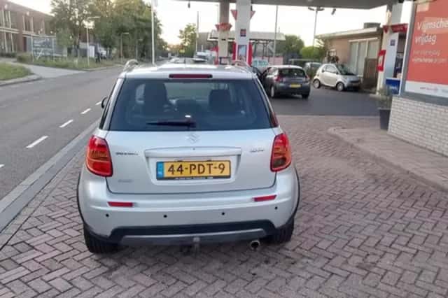 Suzuki SX4 (2011) thumbnail 3