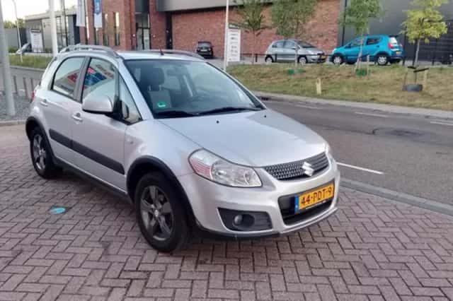 Suzuki SX4 (2011) thumbnail 6
