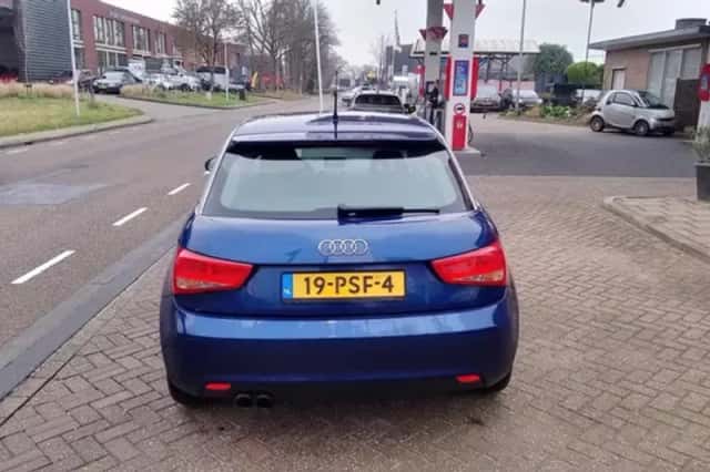 Audi A1 (2011) thumbnail 3