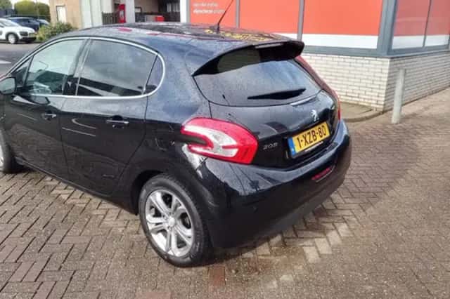 Peugeot 208 (2014) thumbnail 2
