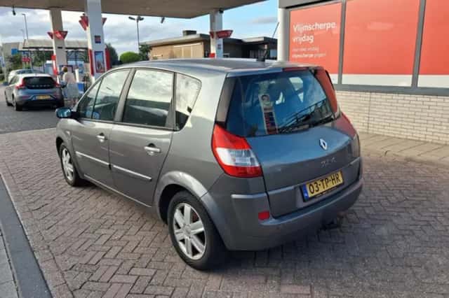 Renault Scénic (2005) thumbnail 2