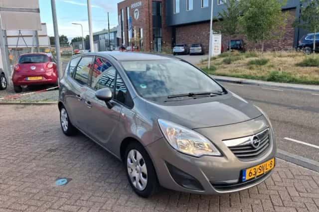 Opel Meriva (2011) thumbnail 6