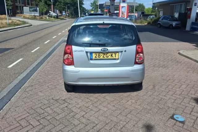 Kia Picanto (2008) thumbnail 3